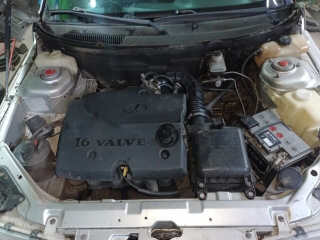 Серый ВАЗ 2111, объемом двигателя 1.6 л и пробегом 40 тыс. км за 1500 $, фото 4 на Automoto.ua