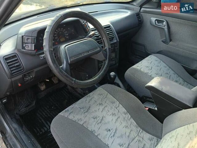 Серый ВАЗ 2111, объемом двигателя 1.5 л и пробегом 240 тыс. км за 999 $, фото 7 на Automoto.ua