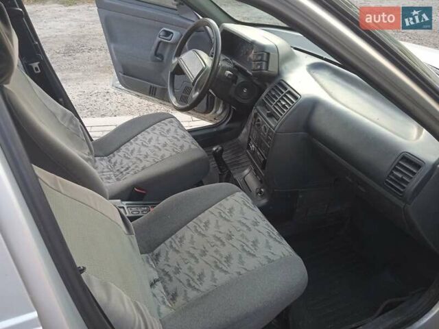 Серый ВАЗ 2111, объемом двигателя 1.6 л и пробегом 180 тыс. км за 1599 $, фото 11 на Automoto.ua