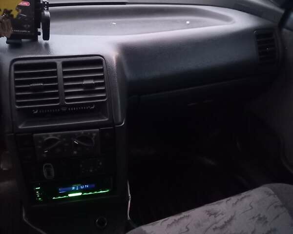 Серый ВАЗ 2111, объемом двигателя 1.6 л и пробегом 263 тыс. км за 1100 $, фото 13 на Automoto.ua