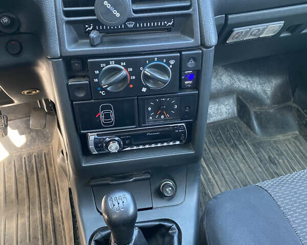 Сірий ВАЗ 2111, об'ємом двигуна 1.6 л та пробігом 121 тис. км за 2200 $, фото 9 на Automoto.ua