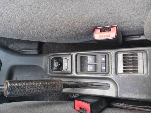 Серый ВАЗ 2111, объемом двигателя 0 л и пробегом 195 тыс. км за 1300 $, фото 13 на Automoto.ua