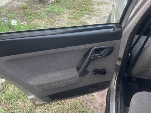 Серый ВАЗ 2111, объемом двигателя 1.5 л и пробегом 207 тыс. км за 1300 $, фото 5 на Automoto.ua