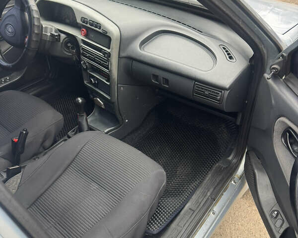 Серый ВАЗ 2111, объемом двигателя 1.6 л и пробегом 200 тыс. км за 2000 $, фото 8 на Automoto.ua