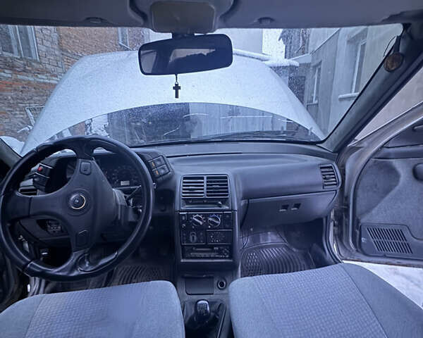 Серый ВАЗ 2111, объемом двигателя 1.6 л и пробегом 230 тыс. км за 1000 $, фото 9 на Automoto.ua