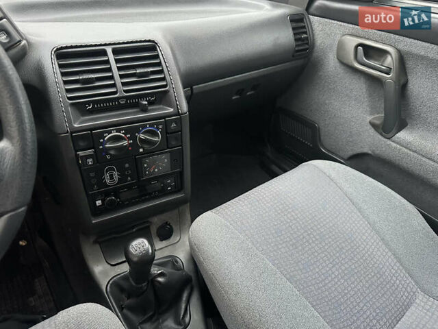 Серый ВАЗ 2111, объемом двигателя 1.6 л и пробегом 274 тыс. км за 2800 $, фото 13 на Automoto.ua