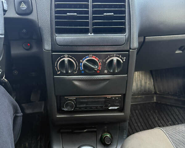 Серый ВАЗ 2111, объемом двигателя 1.6 л и пробегом 270 тыс. км за 1550 $, фото 19 на Automoto.ua