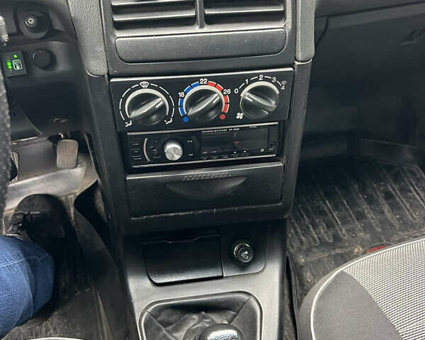 Серый ВАЗ 2111, объемом двигателя 1.6 л и пробегом 120 тыс. км за 2100 $, фото 4 на Automoto.ua