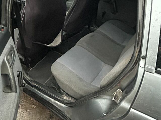 Серый ВАЗ 2111, объемом двигателя 1.6 л и пробегом 200 тыс. км за 1050 $, фото 6 на Automoto.ua