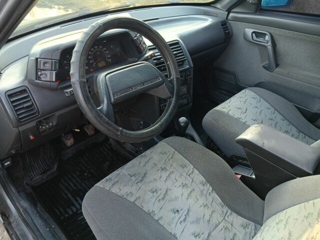 Серый ВАЗ 2111, объемом двигателя 1.5 л и пробегом 240 тыс. км за 999 $, фото 7 на Automoto.ua