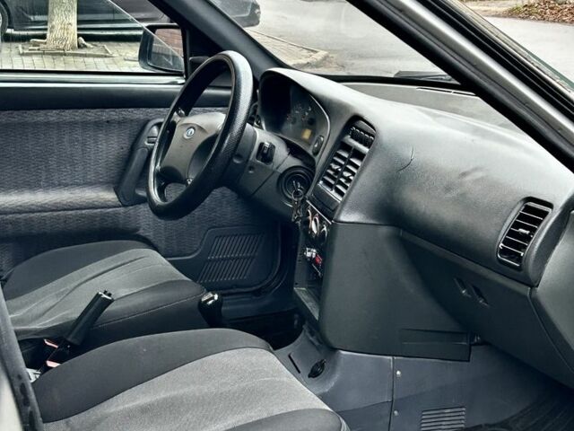 Серый ВАЗ 2111, объемом двигателя 1.6 л и пробегом 200 тыс. км за 1750 $, фото 6 на Automoto.ua