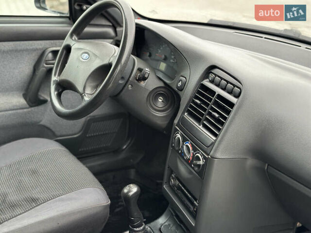 Серый ВАЗ 2111, объемом двигателя 1.5 л и пробегом 138 тыс. км за 2750 $, фото 17 на Automoto.ua