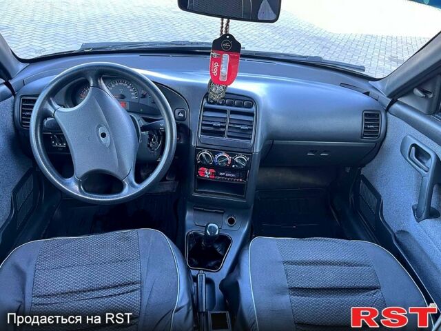 Серый ВАЗ 2111, объемом двигателя 1.6 л и пробегом 190 тыс. км за 1850 $, фото 4 на Automoto.ua