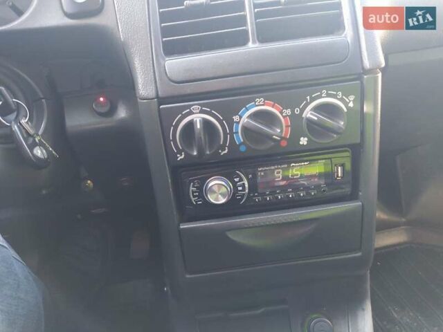 Серый ВАЗ 2111, объемом двигателя 1.6 л и пробегом 202 тыс. км за 2850 $, фото 14 на Automoto.ua