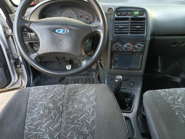 Серый ВАЗ 2111, объемом двигателя 1.6 л и пробегом 265 тыс. км за 1700 $, фото 4 на Automoto.ua