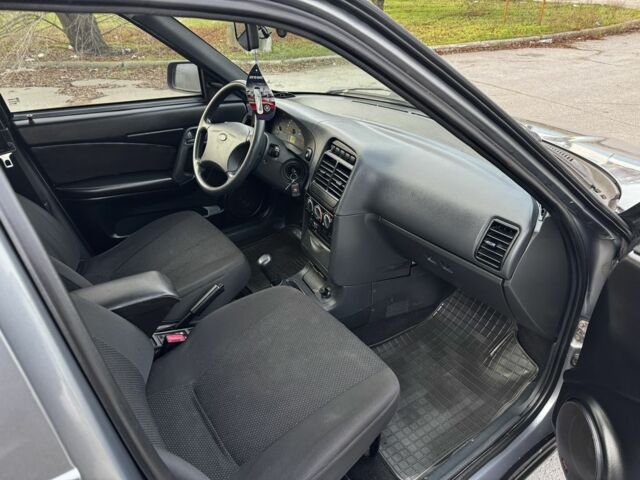 Серый ВАЗ 2111, объемом двигателя 1.6 л и пробегом 105 тыс. км за 2700 $, фото 7 на Automoto.ua