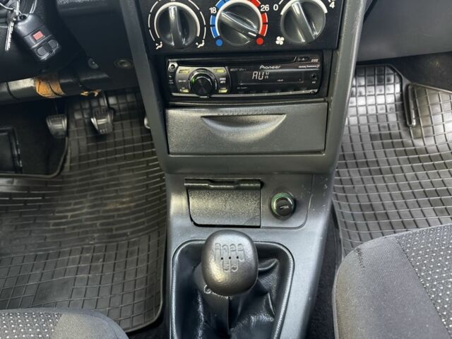 Серый ВАЗ 2111, объемом двигателя 1.6 л и пробегом 105 тыс. км за 2700 $, фото 13 на Automoto.ua