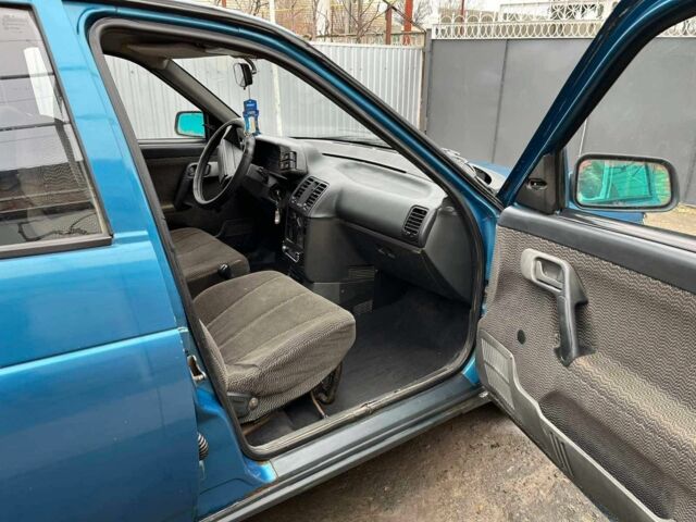 Синий ВАЗ 2111, объемом двигателя 1.5 л и пробегом 240 тыс. км за 1400 $, фото 5 на Automoto.ua