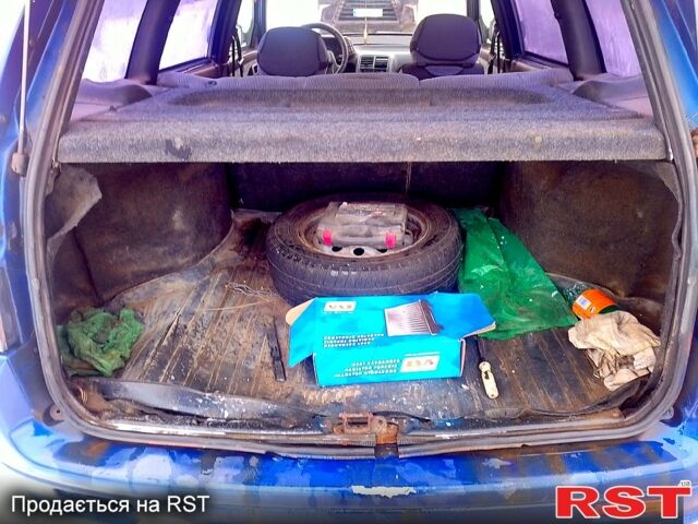 Синій ВАЗ 2111, об'ємом двигуна 1.5 л та пробігом 190 тис. км за 950 $, фото 5 на Automoto.ua