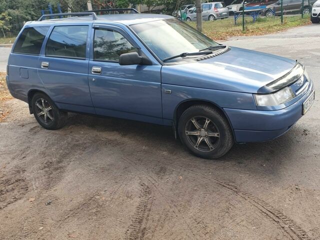 Синий ВАЗ 2111, объемом двигателя 1.5 л и пробегом 300 тыс. км за 1950 $, фото 2 на Automoto.ua
