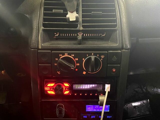 Синий ВАЗ 2111, объемом двигателя 1.6 л и пробегом 250 тыс. км за 1000 $, фото 9 на Automoto.ua