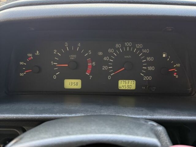 Зелений ВАЗ 2111, об'ємом двигуна 1.6 л та пробігом 175 тис. км за 2450 $, фото 21 на Automoto.ua