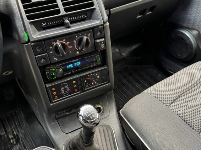 Зеленый ВАЗ 2111, объемом двигателя 1.5 л и пробегом 236 тыс. км за 1599 $, фото 13 на Automoto.ua