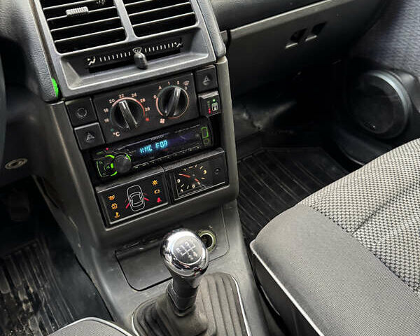 Зеленый ВАЗ 2111, объемом двигателя 1.5 л и пробегом 200 тыс. км за 1699 $, фото 13 на Automoto.ua