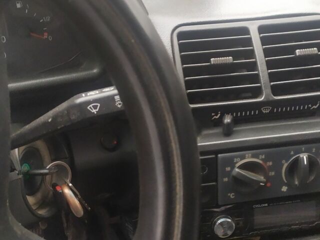 Зелений ВАЗ 2111, об'ємом двигуна 1 л та пробігом 279 тис. км за 1300 $, фото 4 на Automoto.ua