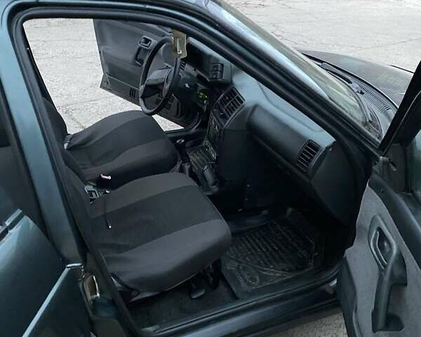 Зеленый ВАЗ 2111, объемом двигателя 1.6 л и пробегом 186 тыс. км за 2200 $, фото 3 на Automoto.ua