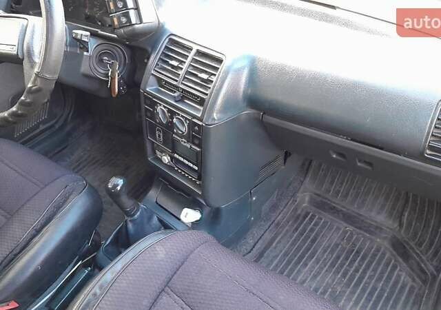 Зеленый ВАЗ 2111, объемом двигателя 1.6 л и пробегом 241 тыс. км за 1500 $, фото 2 на Automoto.ua