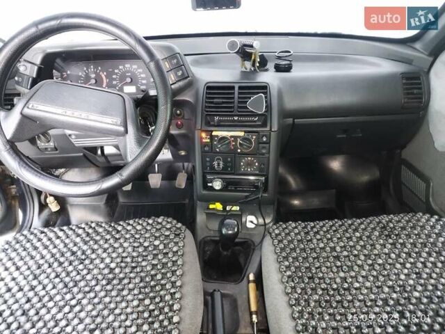 Зелений ВАЗ 2111, об'ємом двигуна 1.6 л та пробігом 288 тис. км за 2000 $, фото 20 на Automoto.ua