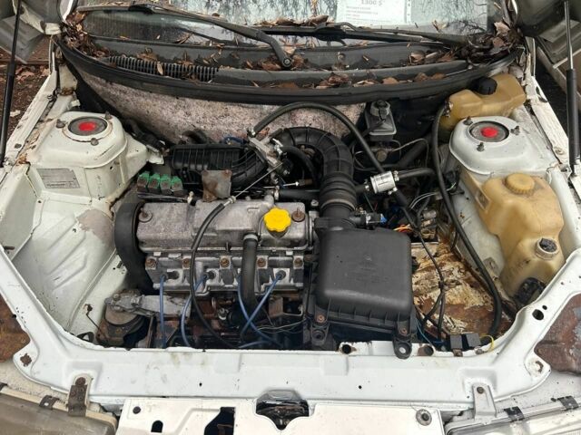 Белый ВАЗ 2112, объемом двигателя 1.6 л и пробегом 300 тыс. км за 1300 $, фото 5 на Automoto.ua