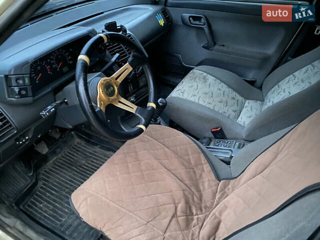 Бежевый ВАЗ 2112, объемом двигателя 1.6 л и пробегом 200 тыс. км за 1400 $, фото 13 на Automoto.ua