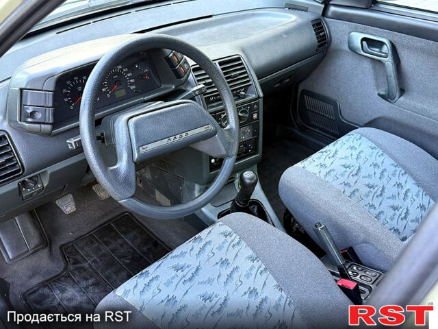 Бежевий ВАЗ 2112, об'ємом двигуна 1.6 л та пробігом 135 тис. км за 2499 $, фото 6 на Automoto.ua