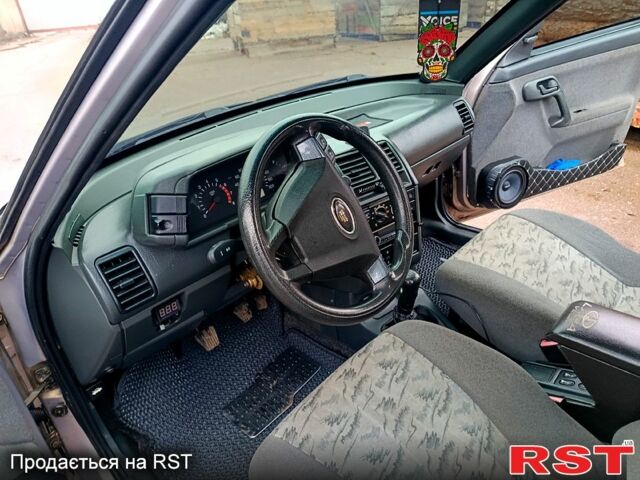 Бежевий ВАЗ 2112, об'ємом двигуна 1.6 л та пробігом 230 тис. км за 2300 $, фото 11 на Automoto.ua