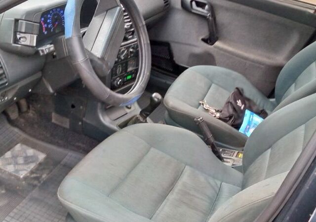 Чорний ВАЗ 2112, об'ємом двигуна 1.6 л та пробігом 247 тис. км за 2000 $, фото 4 на Automoto.ua