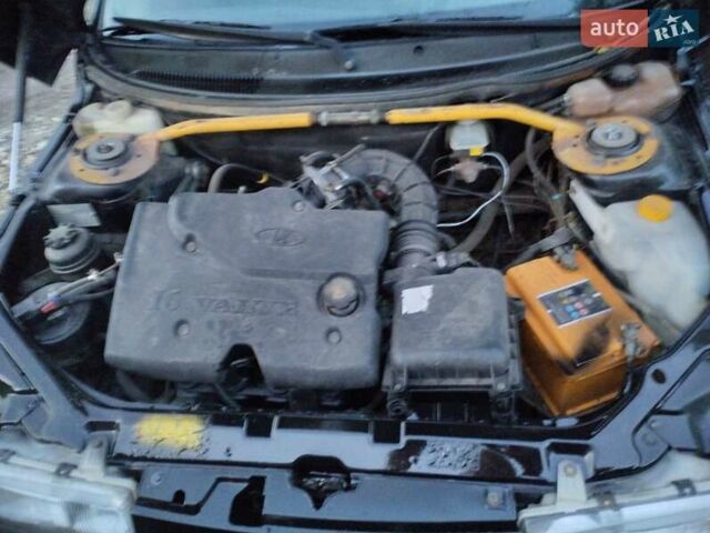 Чорний ВАЗ 2112, об'ємом двигуна 1.6 л та пробігом 148 тис. км за 1300 $, фото 1 на Automoto.ua