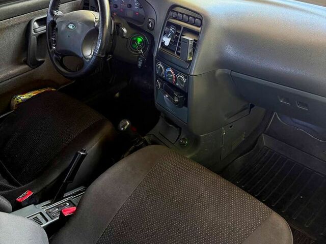 ВАЗ 2112 2008 в Днепре (Днепропетровске) на Automoto.ua Черный ВАЗ 2112, объемом двигателя 1.6 л и пробегом 140 тыс. км за 1900 $, фото 4 на Automoto.ua