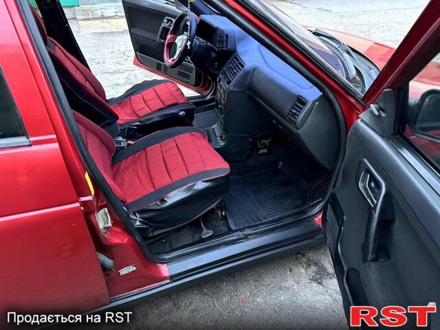 Червоний ВАЗ 2112, об'ємом двигуна 1.5 л та пробігом 200 тис. км за 1750 $, фото 6 на Automoto.ua