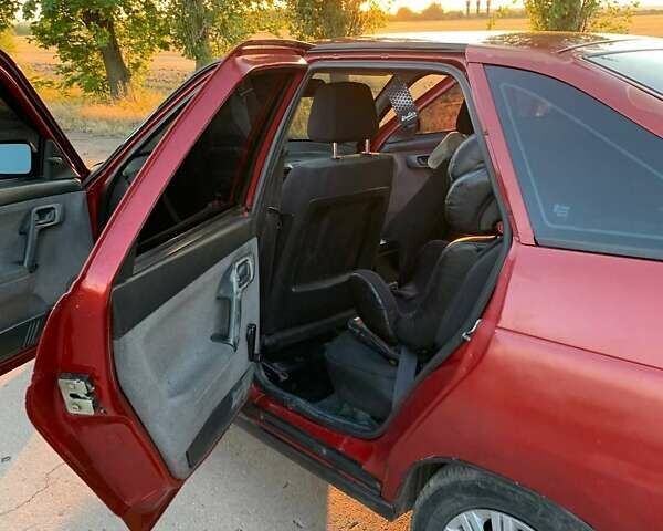 ВАЗ 2112 2007 в Ольшанка на Automoto.ua Красный ВАЗ 2112, объемом двигателя 1.6 л и пробегом 246 тыс. км за 2400 $, фото 5 на Automoto.ua