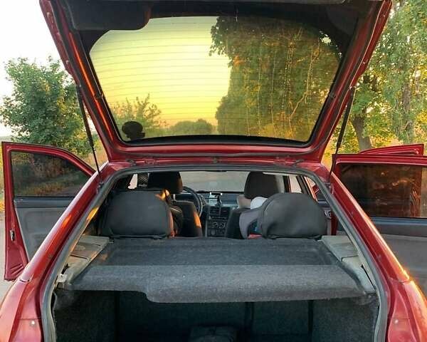 ВАЗ 2112 2007 в Ольшанка на Automoto.ua Красный ВАЗ 2112, объемом двигателя 1.6 л и пробегом 246 тыс. км за 2400 $, фото 1 на Automoto.ua