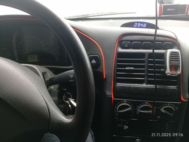 Червоний ВАЗ 2112, об'ємом двигуна 1.6 л та пробігом 160 тис. км за 3100 $, фото 2 на Automoto.ua