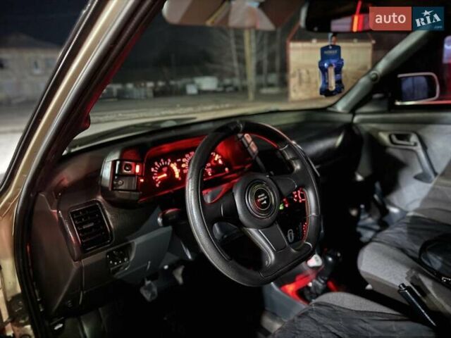 Желтый ВАЗ 2112, объемом двигателя 1.6 л и пробегом 292 тыс. км за 2399 $, фото 16 на Automoto.ua