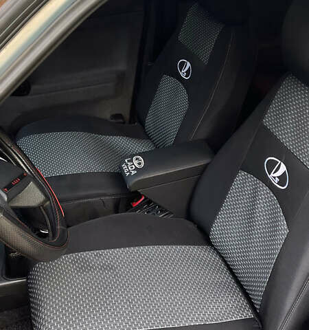 Серый ВАЗ 2112, объемом двигателя 1.6 л и пробегом 250 тыс. км за 2300 $, фото 3 на Automoto.ua