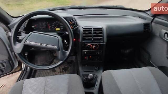 Серый ВАЗ 2112, объемом двигателя 1.5 л и пробегом 350 тыс. км за 1900 $, фото 13 на Automoto.ua