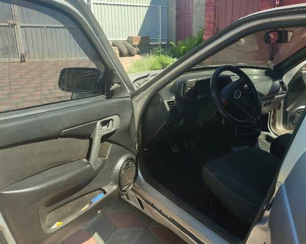 Серый ВАЗ 2112, объемом двигателя 1.6 л и пробегом 172 тыс. км за 2500 $, фото 4 на Automoto.ua