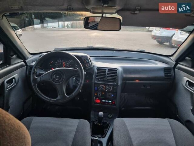 Серый ВАЗ 2112, объемом двигателя 1.6 л и пробегом 301 тыс. км за 2000 $, фото 3 на Automoto.ua