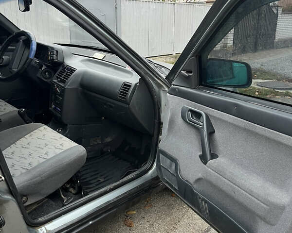 Серый ВАЗ 2112, объемом двигателя 1.6 л и пробегом 130 тыс. км за 3000 $, фото 7 на Automoto.ua