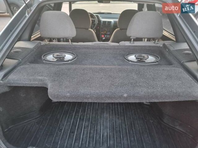 Серый ВАЗ 2112, объемом двигателя 1.6 л и пробегом 301 тыс. км за 2000 $, фото 1 на Automoto.ua